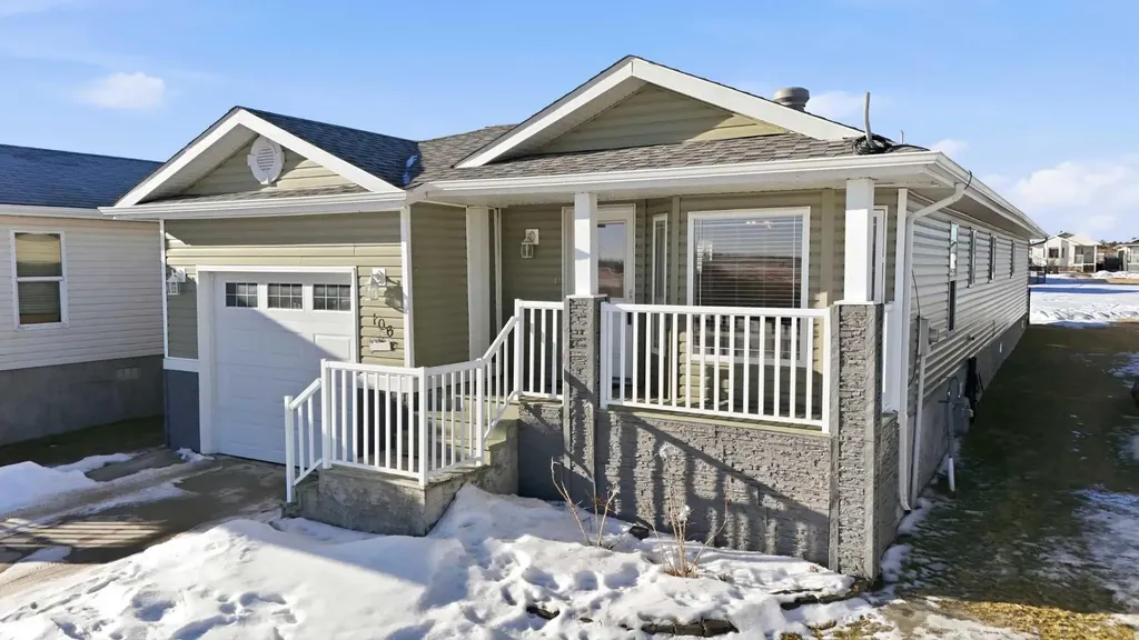 106 Bayshore Drive Sylvan Lake AB T4S 0A7
