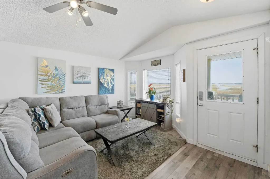 106 Bayshore Drive Sylvan Lake AB T4S 0A7