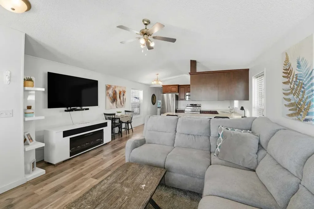 106 Bayshore Drive Sylvan Lake AB T4S 0A7