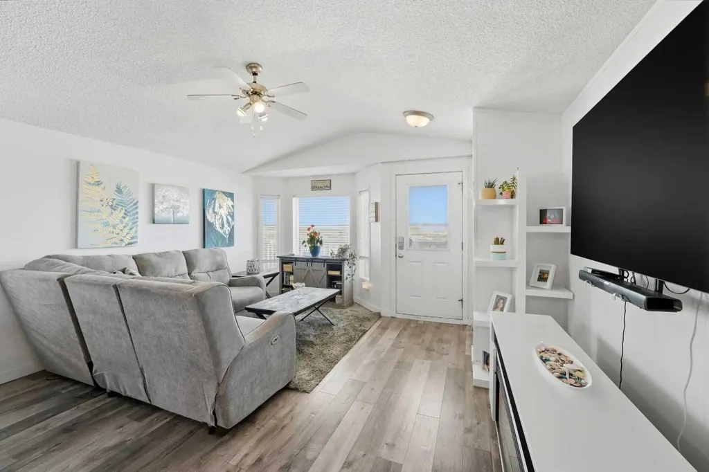 106 Bayshore Drive Sylvan Lake AB T4S 0A7