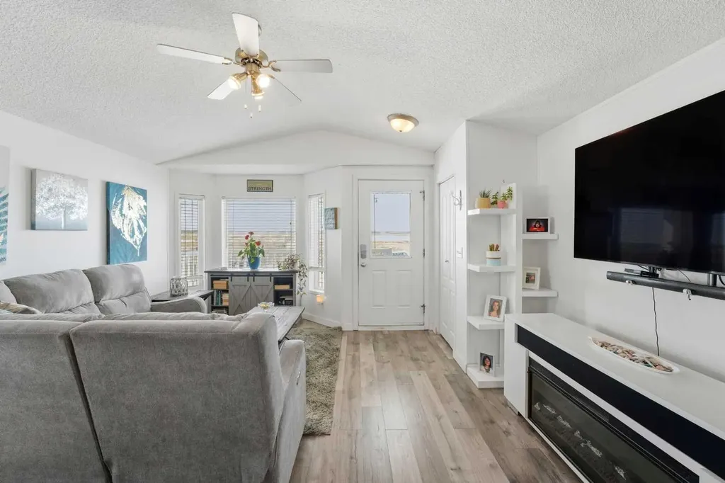 106 Bayshore Drive Sylvan Lake AB T4S 0A7