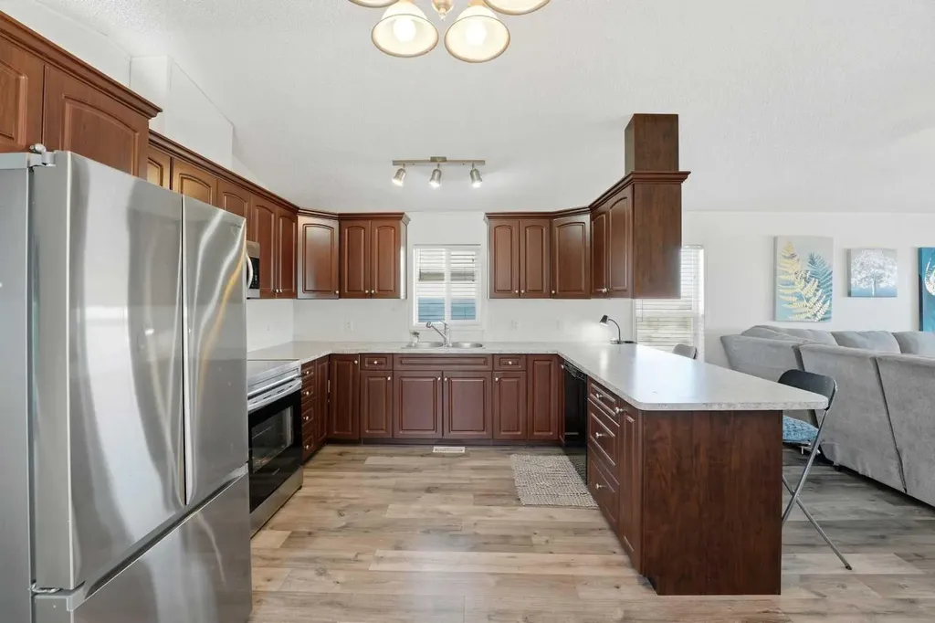 106 Bayshore Drive Sylvan Lake AB T4S 0A7