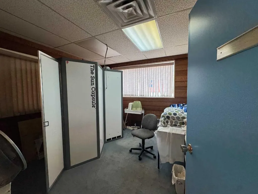 5033 50 Avenue Ponoka AB T4J1C5