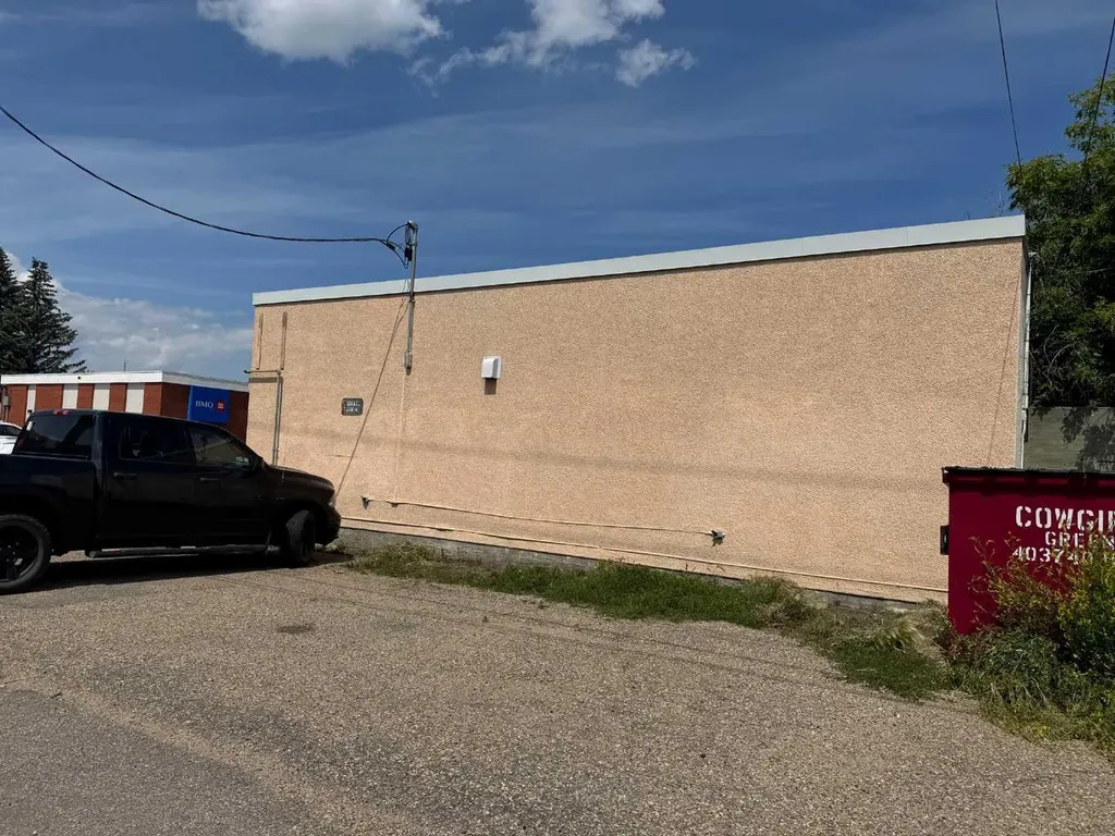 5033 50 Avenue Ponoka AB T4J1C5