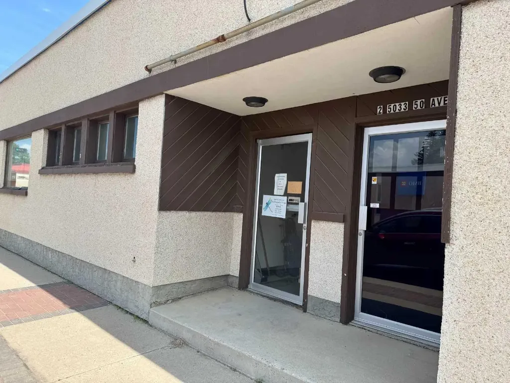 5033 50 Avenue Ponoka AB T4J1C5