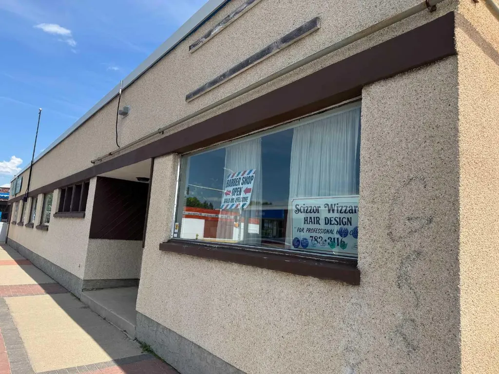 5033 50 Avenue Ponoka AB T4J1C5