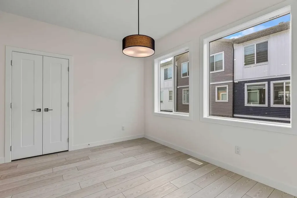 42 Corner Glen Manor NE Calgary AB T3N 2R4
