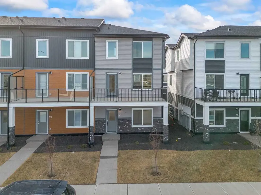 42 Corner Glen Manor NE Calgary AB T3N 2R4