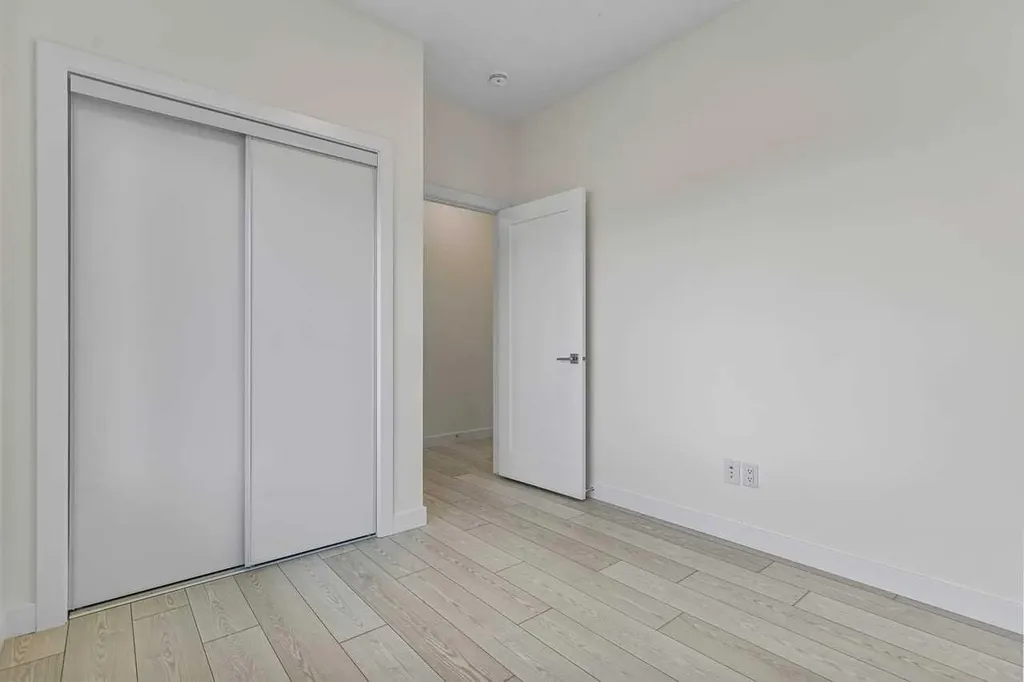 42 Corner Glen Manor NE Calgary AB T3N 2R4