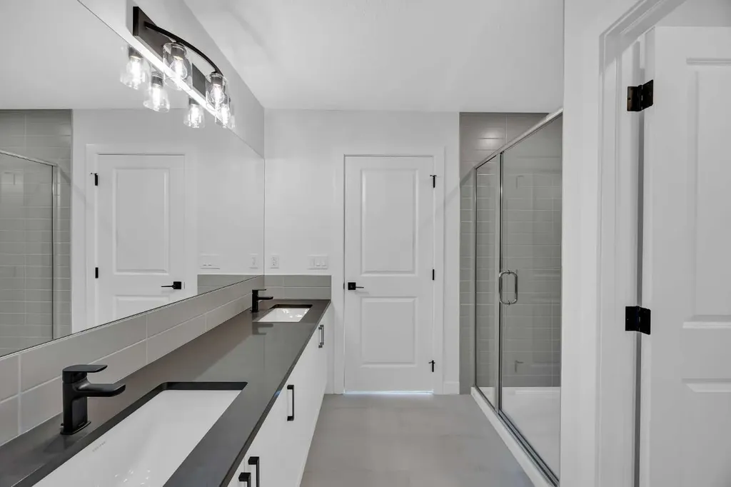 14 Versant Path SW Calgary AB T2Y 0Z5