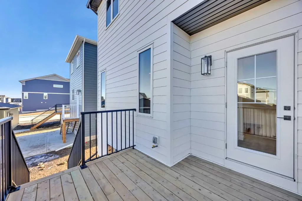 14 Versant Path SW Calgary AB T2Y 0Z5