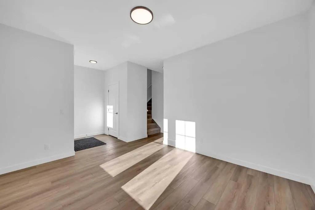 14 Versant Path SW Calgary AB T2Y 0Z5