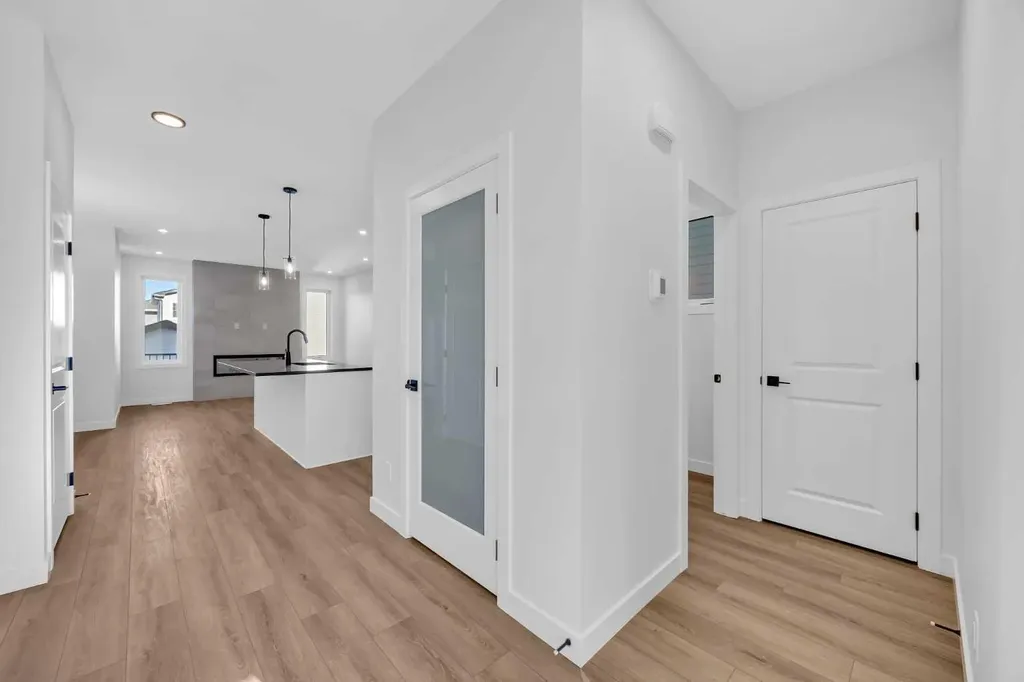 14 Versant Path SW Calgary AB T2Y 0Z5