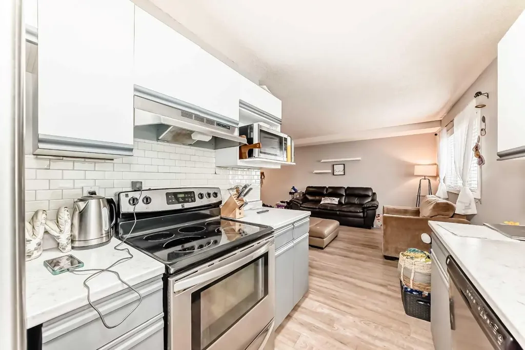 2508 17 Street SW Calgary AB T2T 4M8