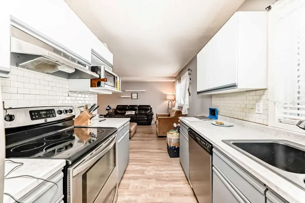 2508 17 Street SW Calgary AB T2T 4M8