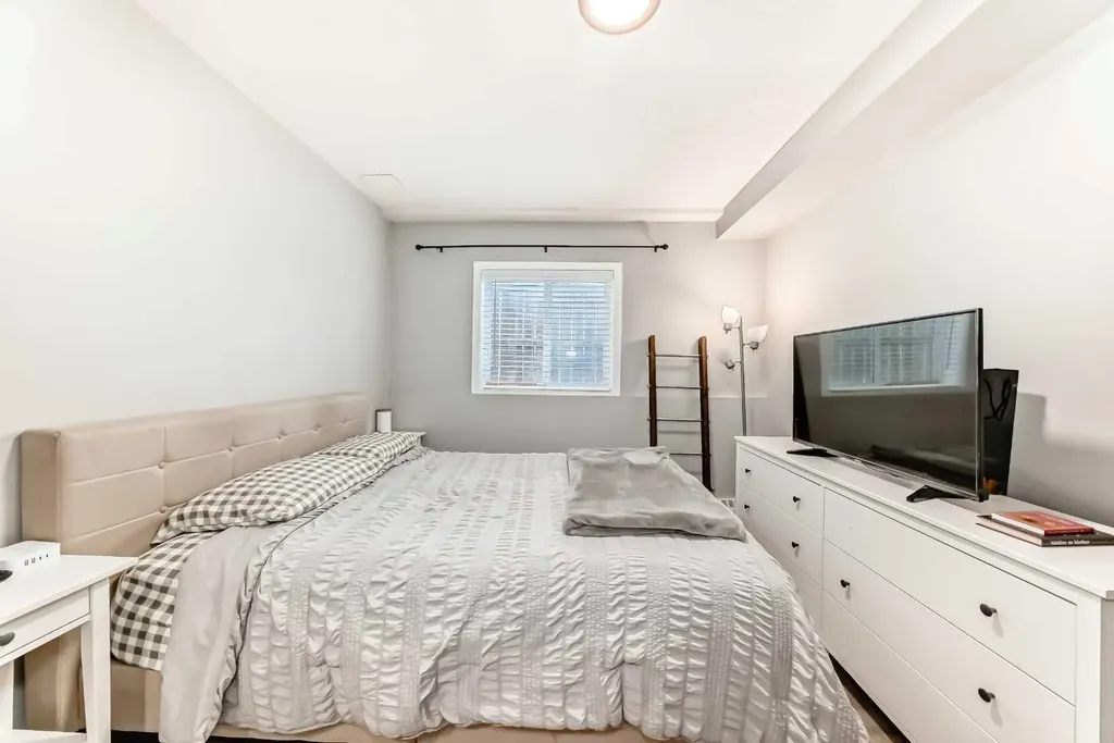 2508 17 Street SW Calgary AB T2T 4M8