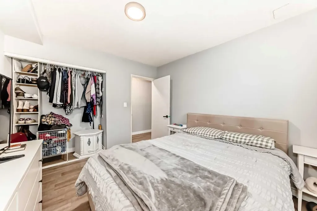 2508 17 Street SW Calgary AB T2T 4M8