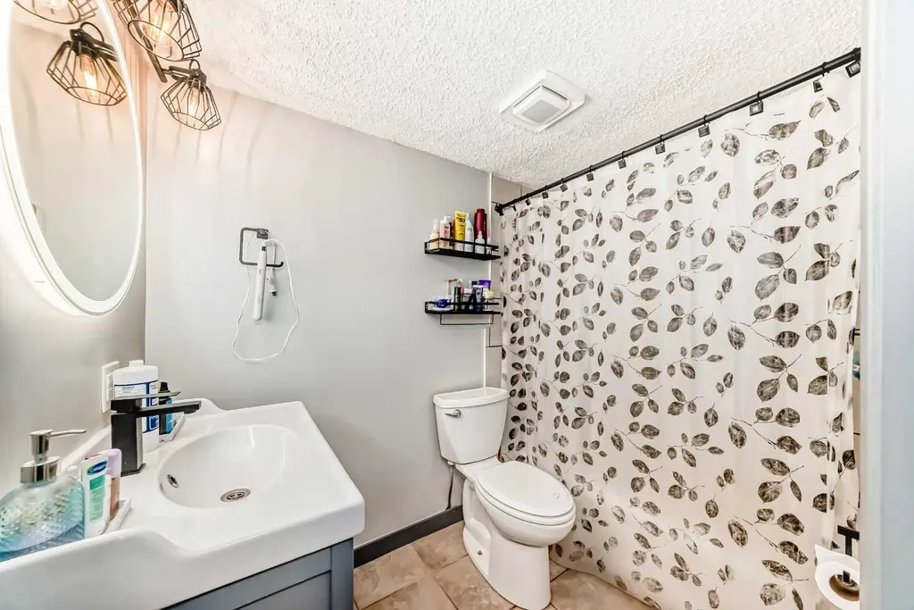 2508 17 Street SW Calgary AB T2T 4M8