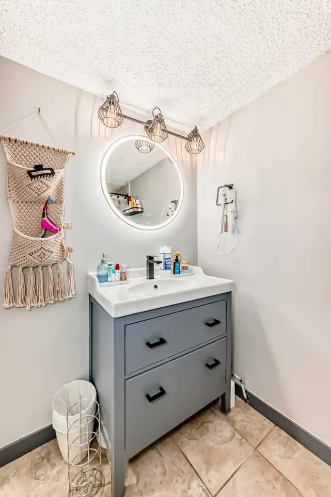 2508 17 Street SW Calgary AB T2T 4M8