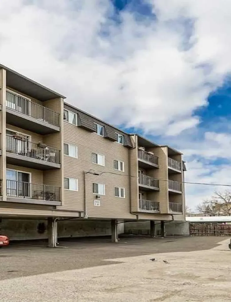 2508 17 Street SW Calgary AB T2T 4M8