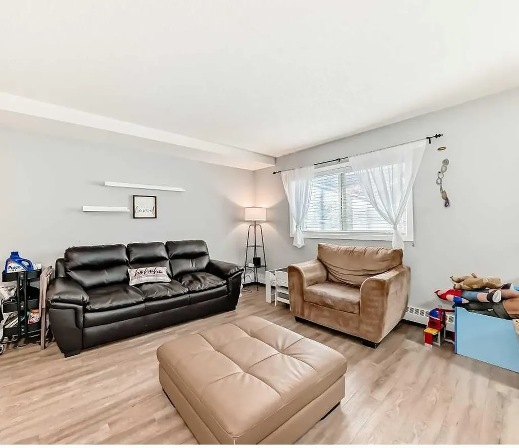 2508 17 Street SW Calgary AB T2T 4M8