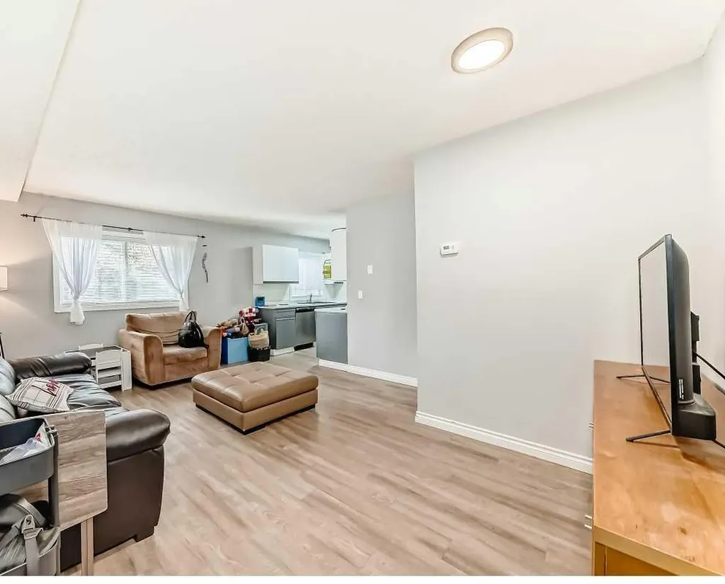 2508 17 Street SW Calgary AB T2T 4M8