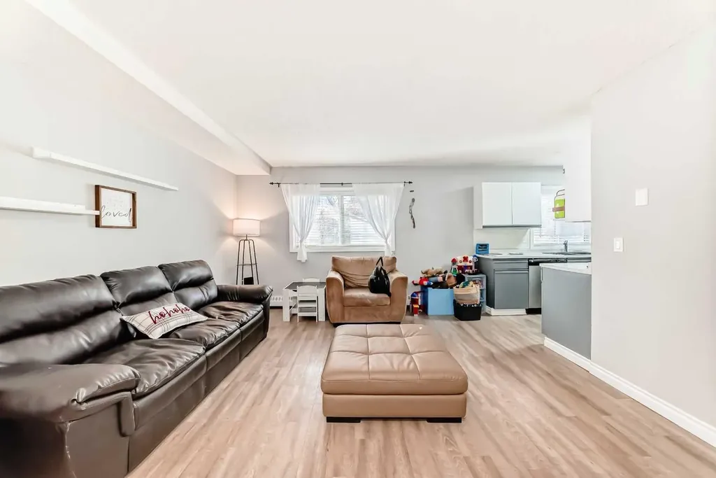 2508 17 Street SW Calgary AB T2T 4M8