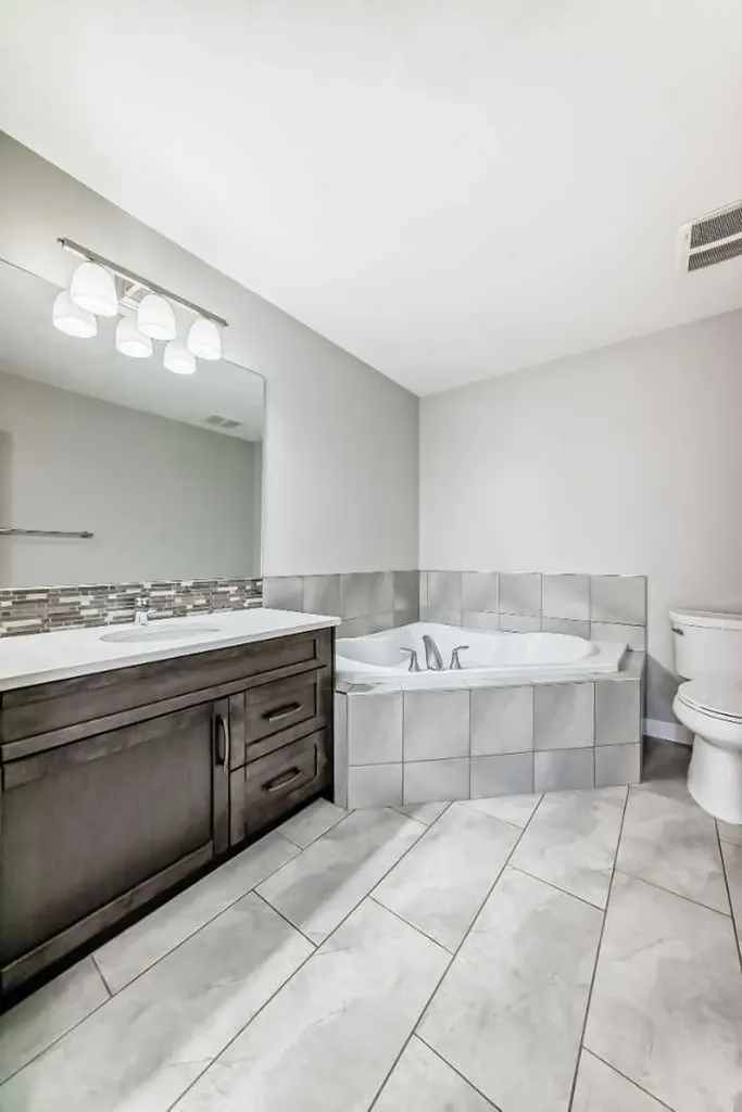 199 Kinniburgh Road Chestermere AB T1X 0T8