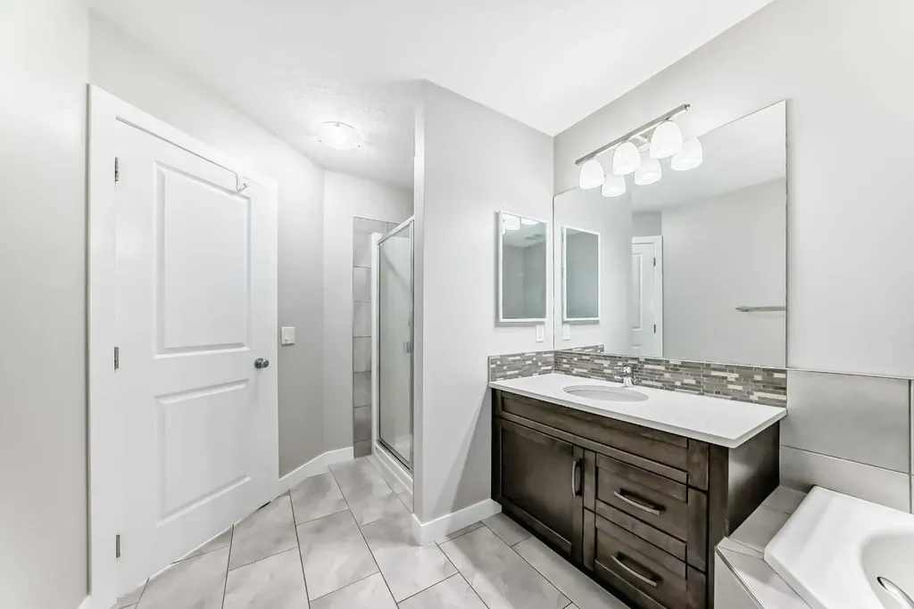 199 Kinniburgh Road Chestermere AB T1X 0T8
