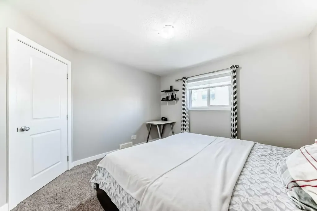 199 Kinniburgh Road Chestermere AB T1X 0T8