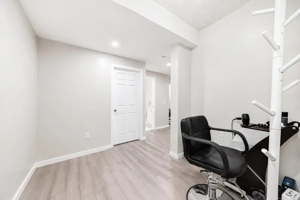 199 Kinniburgh Road Chestermere AB T1X 0T8