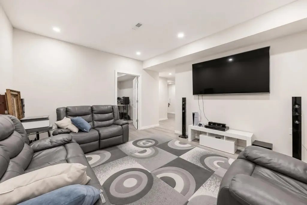 199 Kinniburgh Road Chestermere AB T1X 0T8