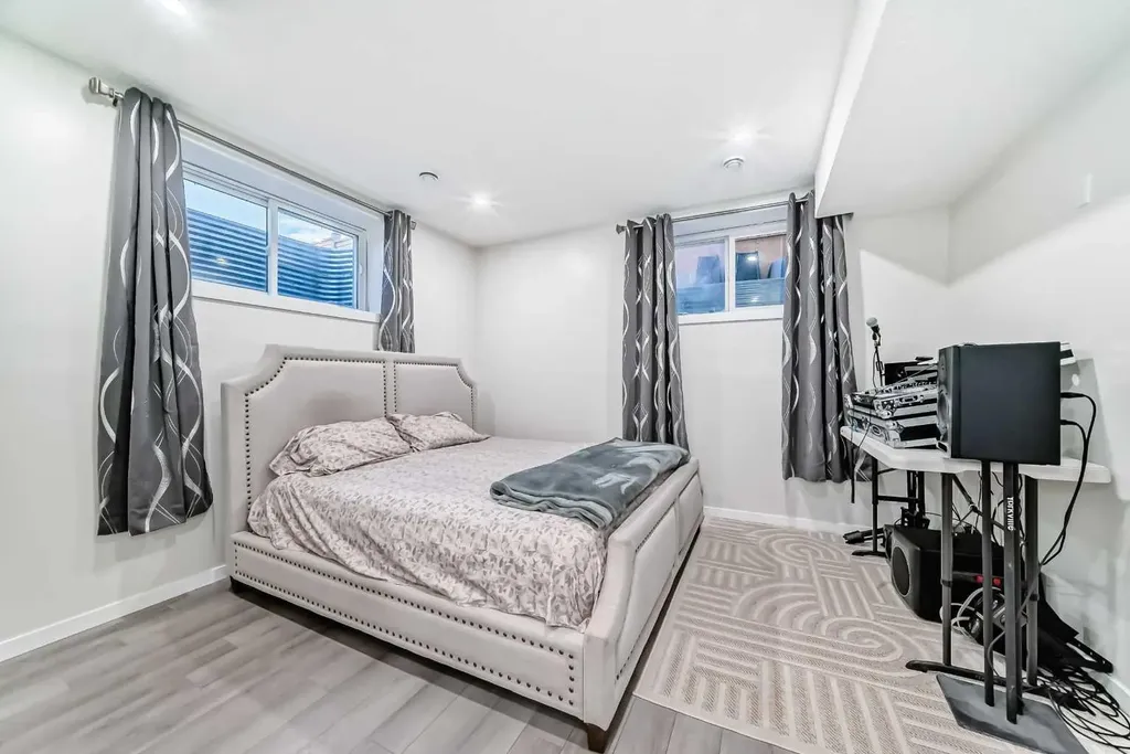 199 Kinniburgh Road Chestermere AB T1X 0T8