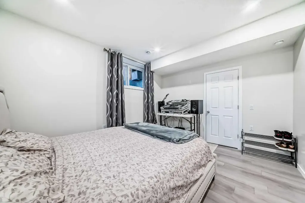 199 Kinniburgh Road Chestermere AB T1X 0T8