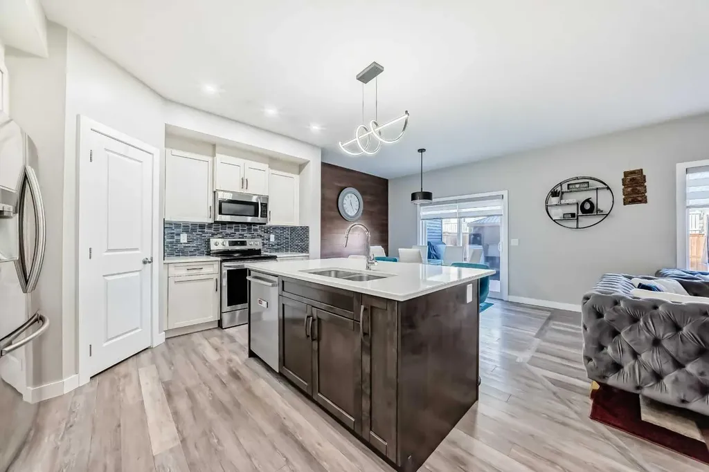199 Kinniburgh Road Chestermere AB T1X 0T8