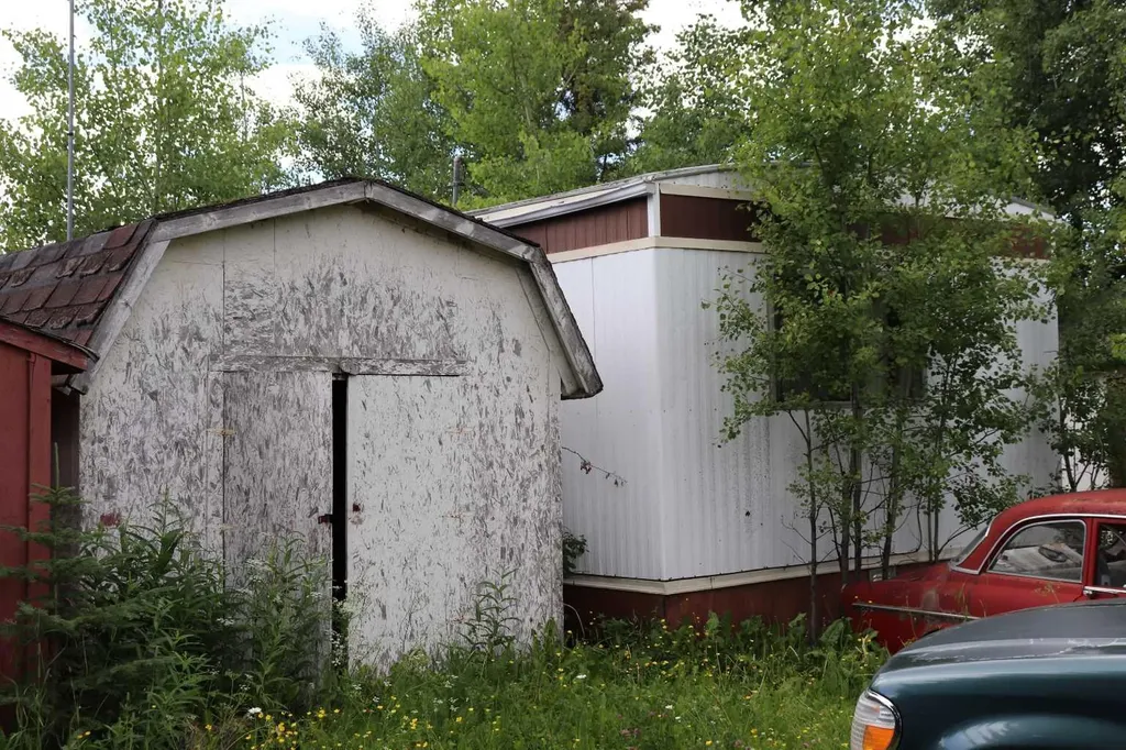 4938 49 Avenue Robb AB T0E 1X0