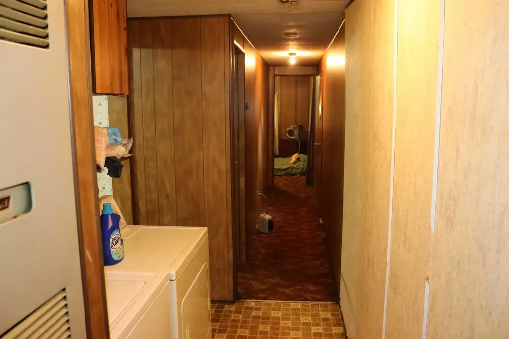 4938 49 Avenue Robb AB T0E 1X0