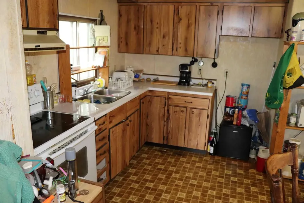 4938 49 Avenue Robb AB T0E 1X0
