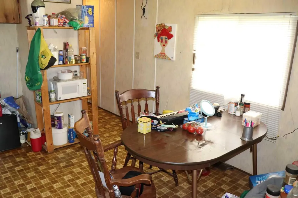 4938 49 Avenue Robb AB T0E 1X0