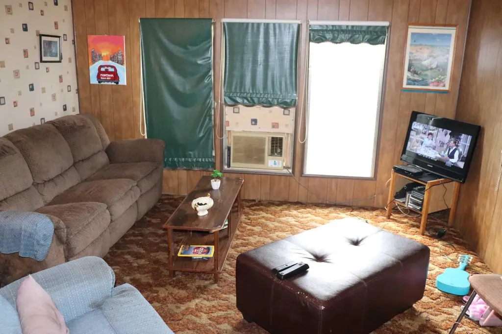 4938 49 Avenue Robb AB T0E 1X0
