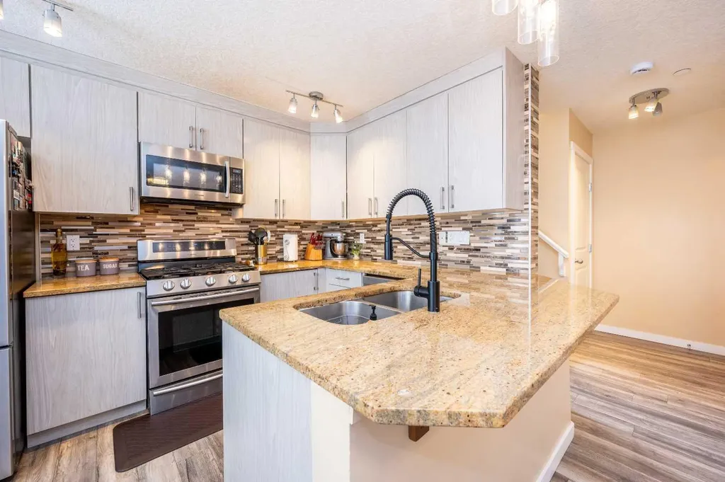 60 Covecreek Mews NE Calgary AB T3J 4V9