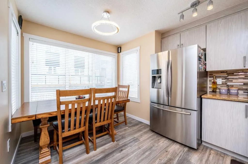 60 Covecreek Mews NE Calgary AB T3J 4V9