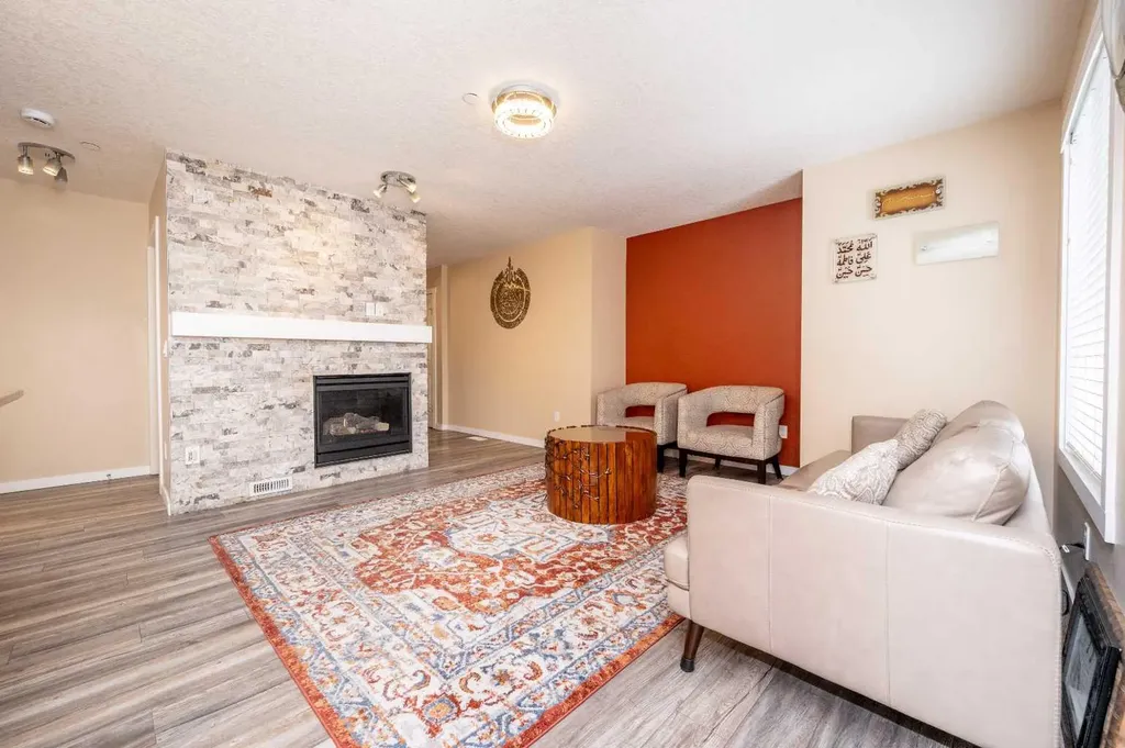 60 Covecreek Mews NE Calgary AB T3J 4V9