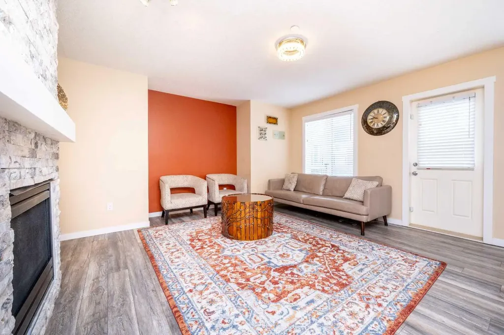 60 Covecreek Mews NE Calgary AB T3J 4V9