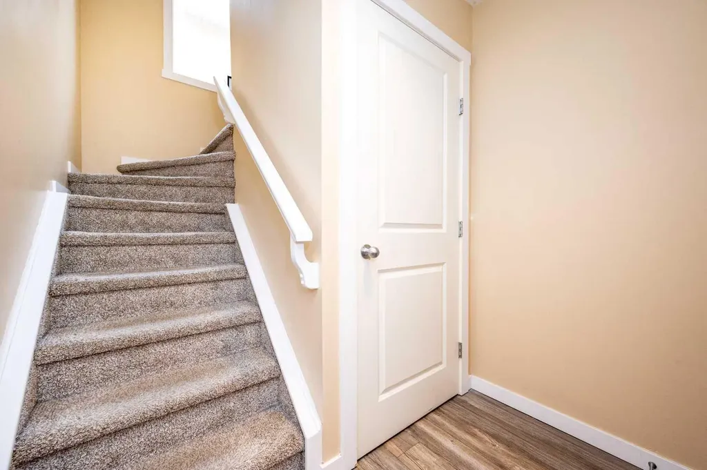 60 Covecreek Mews NE Calgary AB T3J 4V9