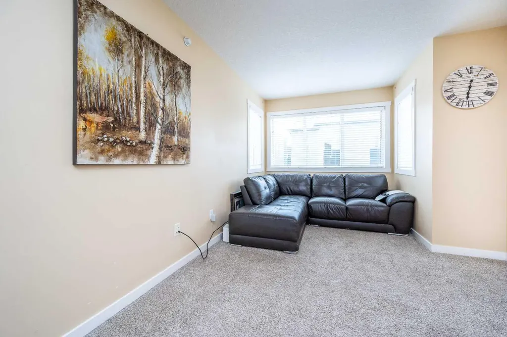 60 Covecreek Mews NE Calgary AB T3J 4V9