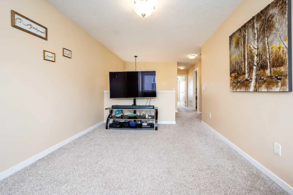 60 Covecreek Mews NE Calgary AB T3J 4V9