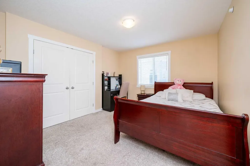 60 Covecreek Mews NE Calgary AB T3J 4V9