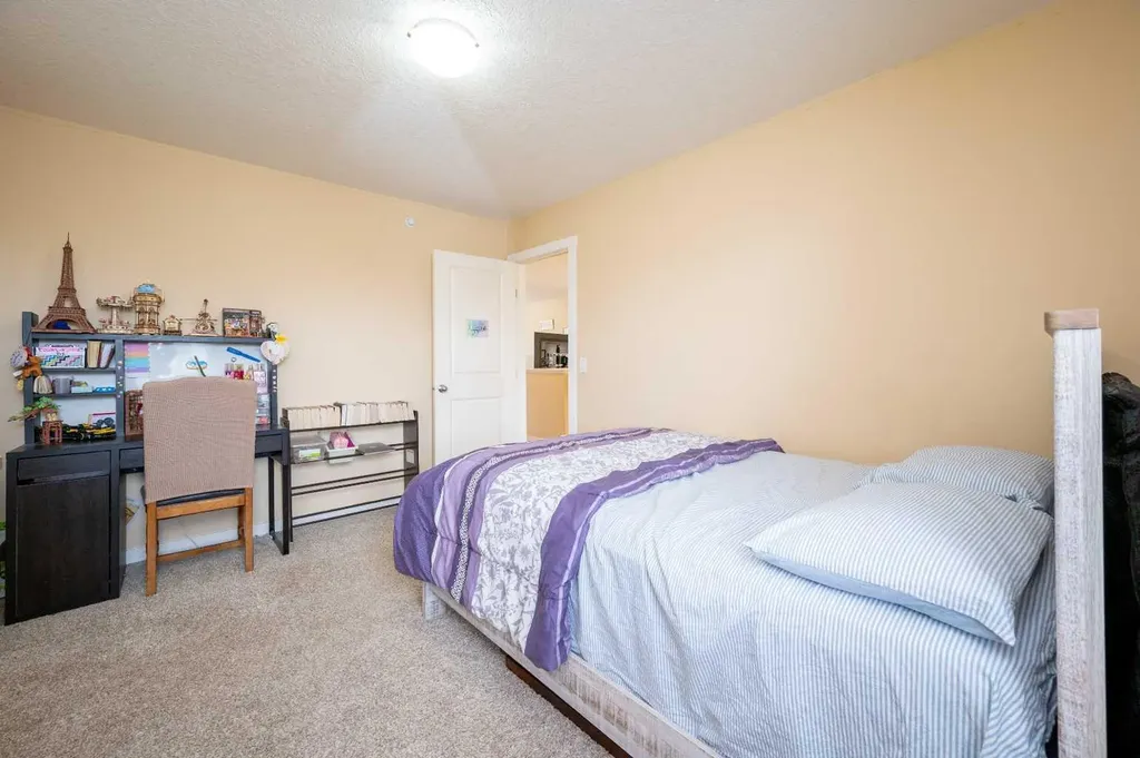 60 Covecreek Mews NE Calgary AB T3J 4V9