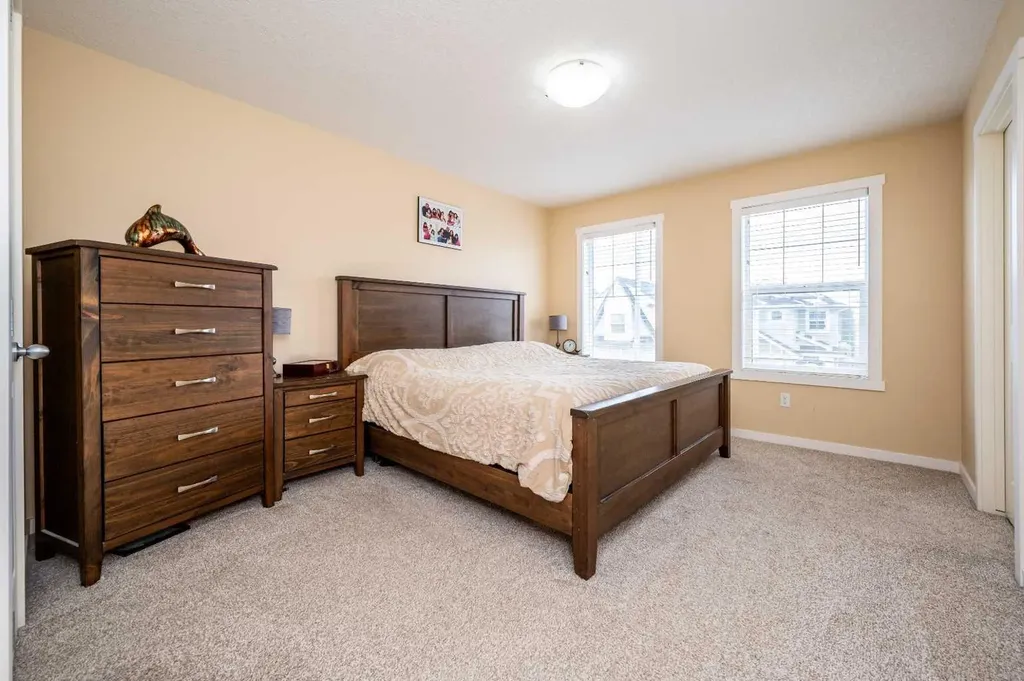 60 Covecreek Mews NE Calgary AB T3J 4V9